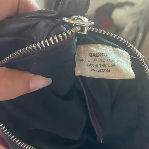BAGGU Black Leather Pouch - Picture 4 of 6